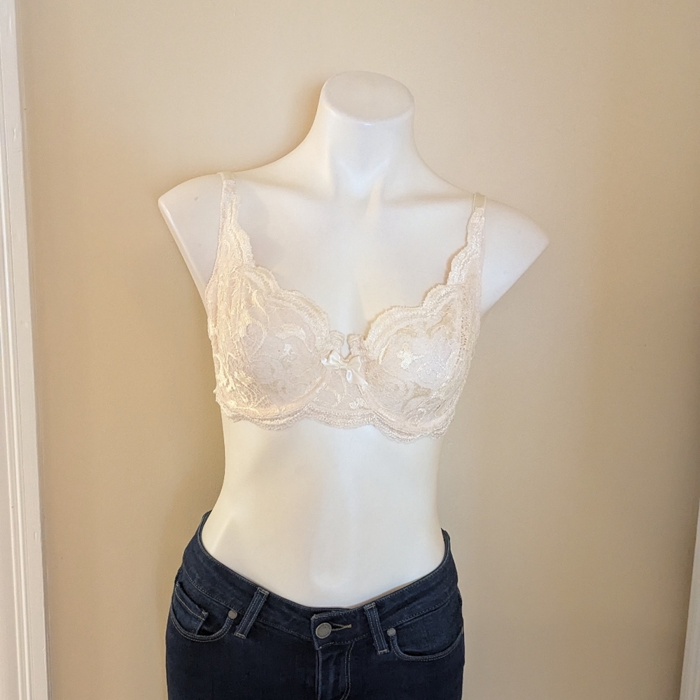 Vintage crew lacey under wire bra size 34 B